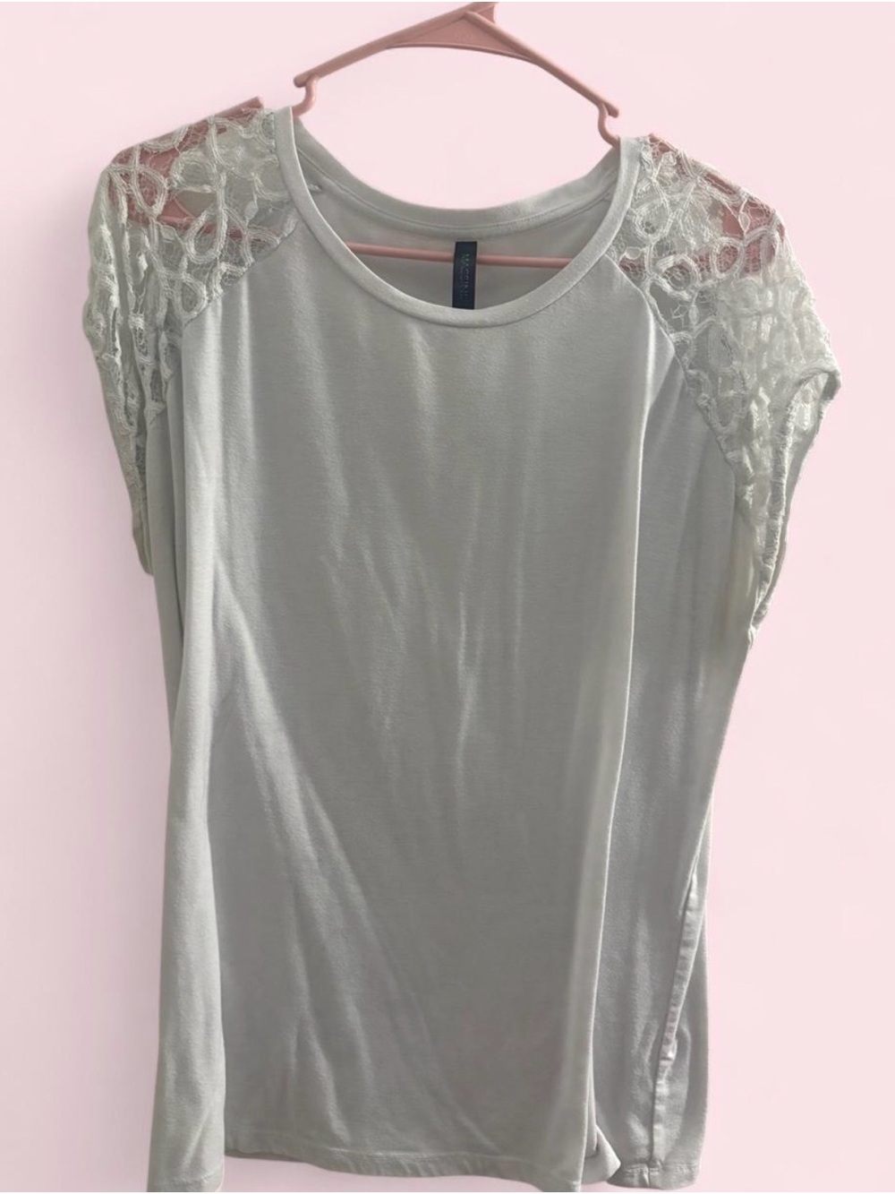 Massini Lace Shoulder Short Sleeve Tee in Light Gray